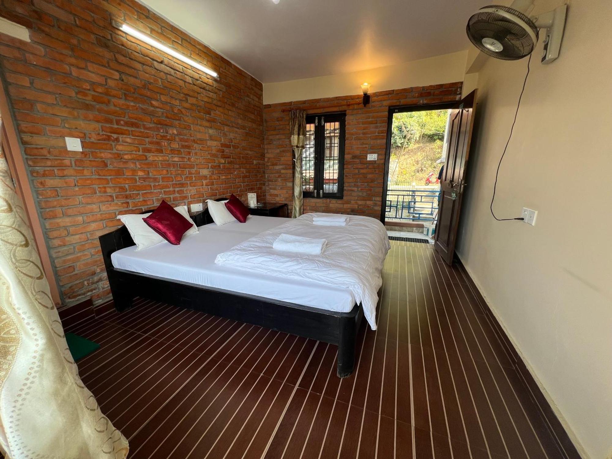 Little Pilgrim Family Lodge Pokhara Kültér fotó